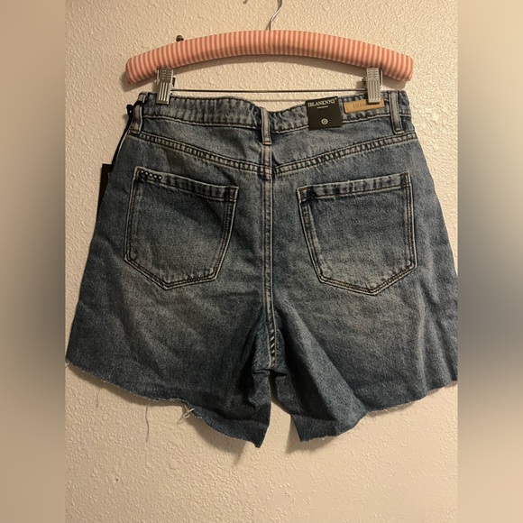 New Blank NYC Medium Wash Jean Shorts Size 28 - Picture 2 of 5